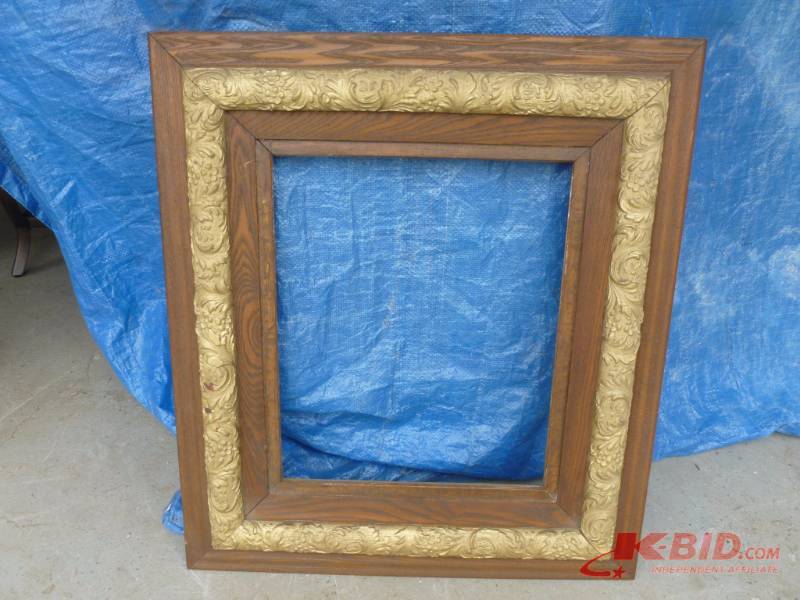 lot 70 image: Antique Picture Frame