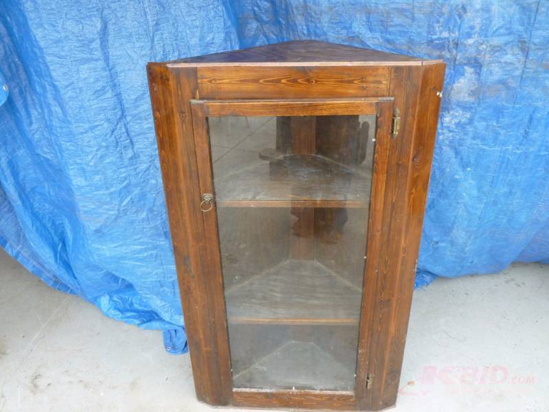 lot 87 image: Vintage Corner Cabinet