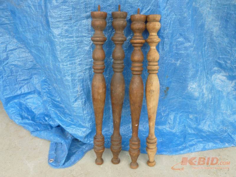 lot 89 image: Table Legs