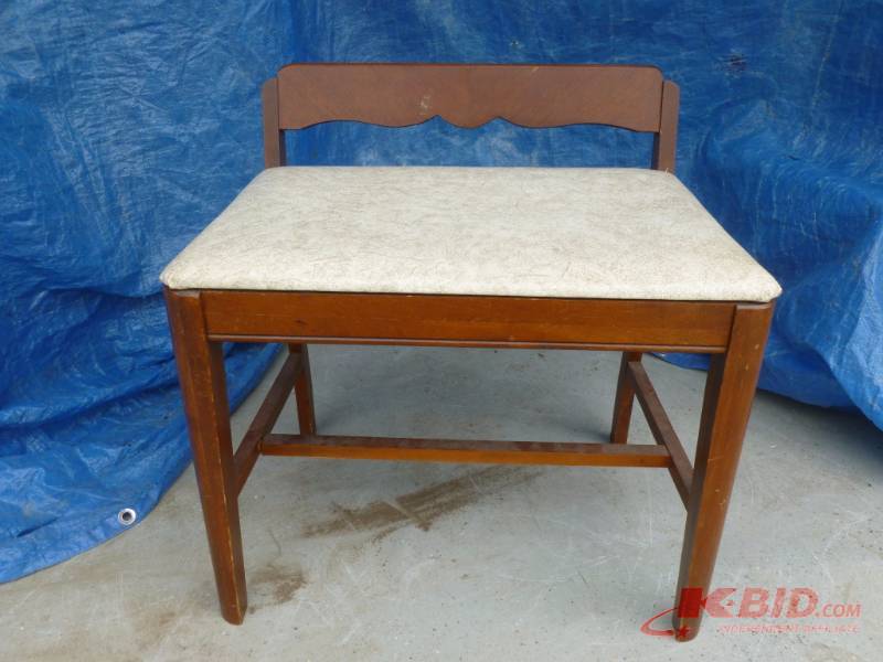 lot 94 image: Hall Bench