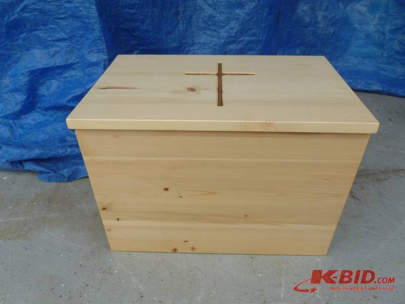lot 99 image: Pine Box