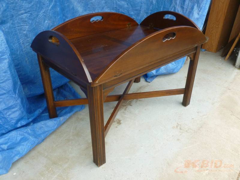 lot 104 image: Coffee Table
