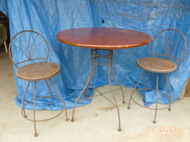lot 105 image: Patio Set