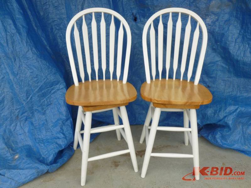 lot 109 image: Bar Stools