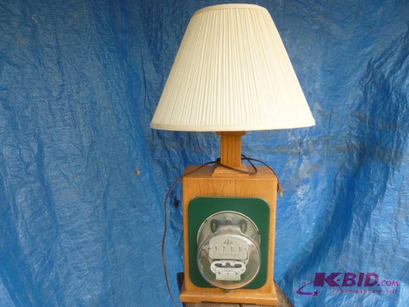 lot 112 image: Lamp
