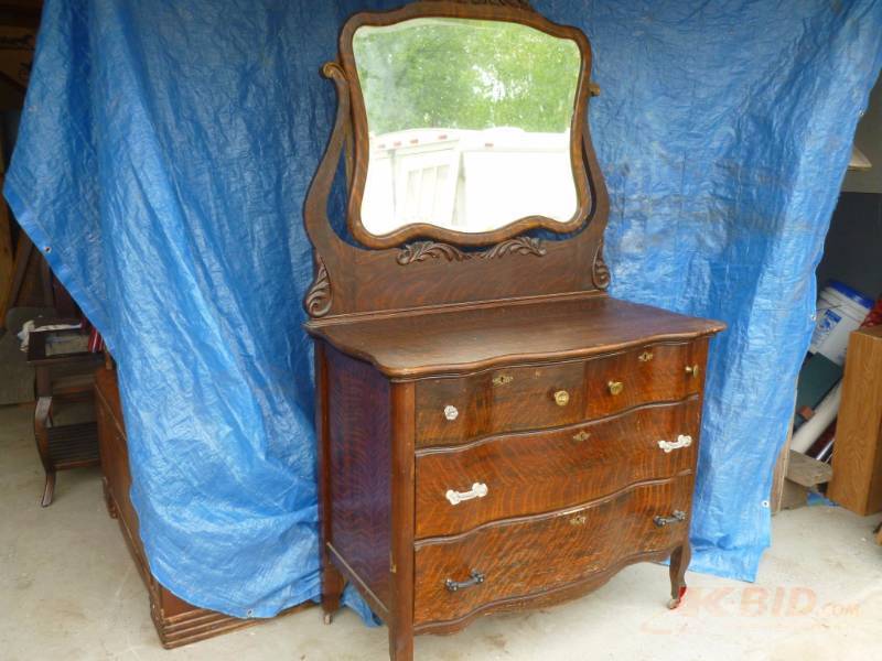 lot 115 image: Antique Mission Oak Dresser