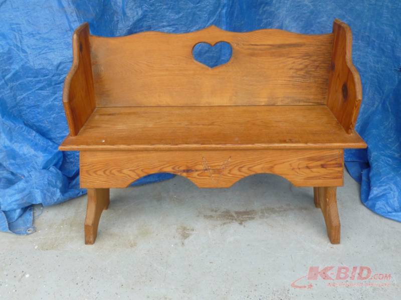 lot 119 image: Hall Bench