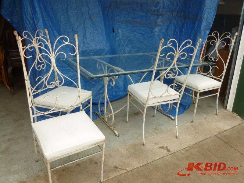 lot 123 image: Patio Set