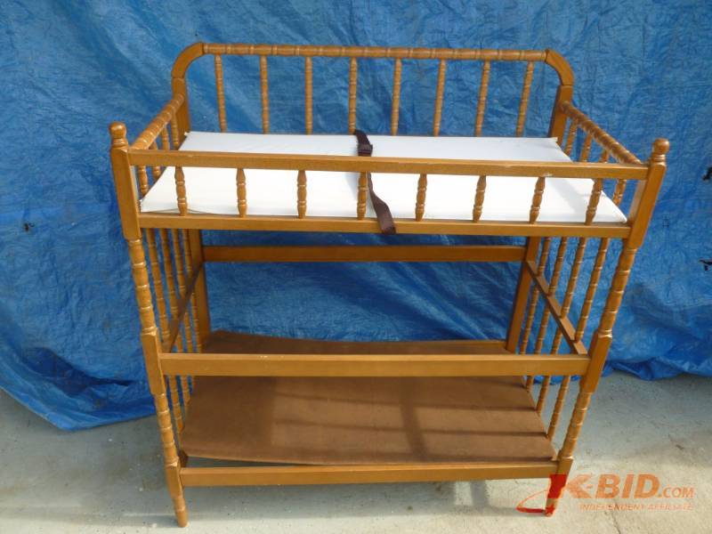 lot 128 image: Changing Table