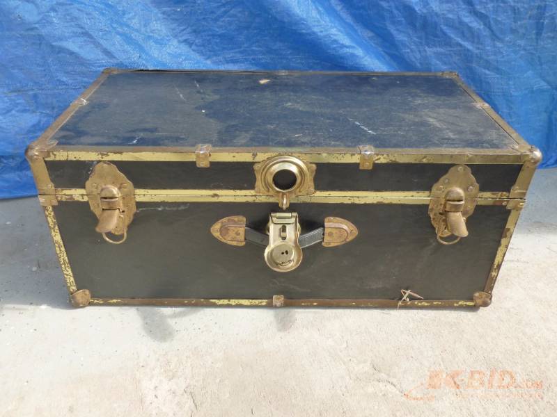 lot 129 image: Vintage Trunk