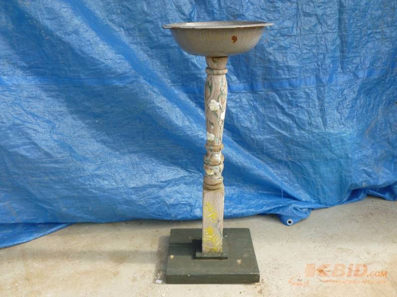 lot 143 image: Bird Bath