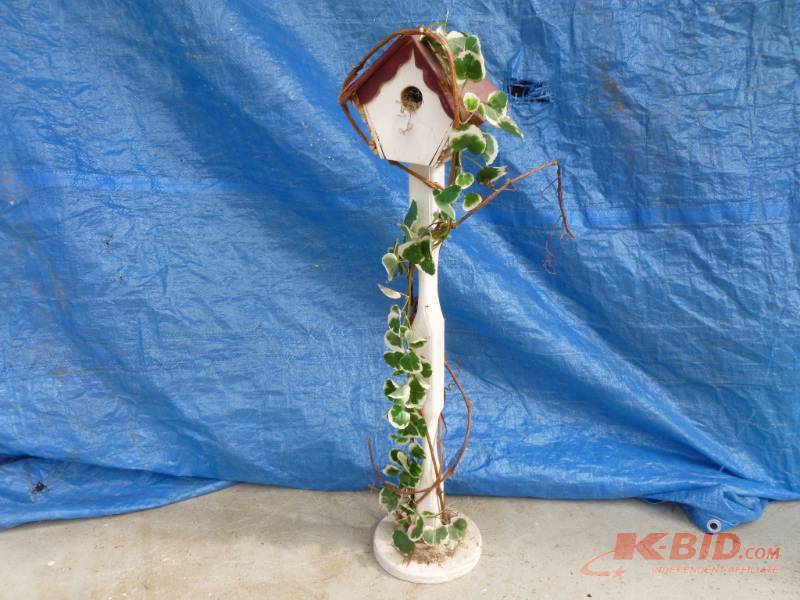 lot 144 image: Decorative Bird House Stand