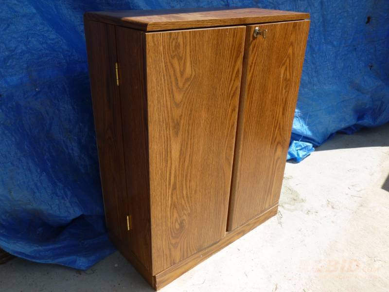 lot 165 image: Sauder Cabinet