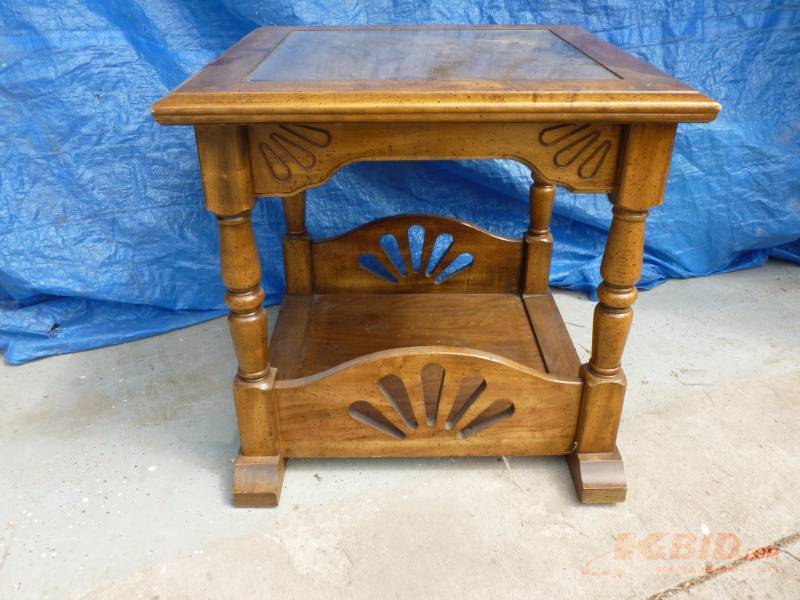 lot 171 image: End Table
