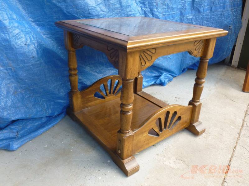 lot 172 image: End Table