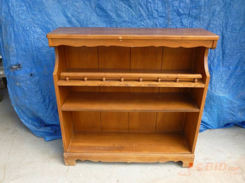 lot 173 image: Maple Plate Cabinet
