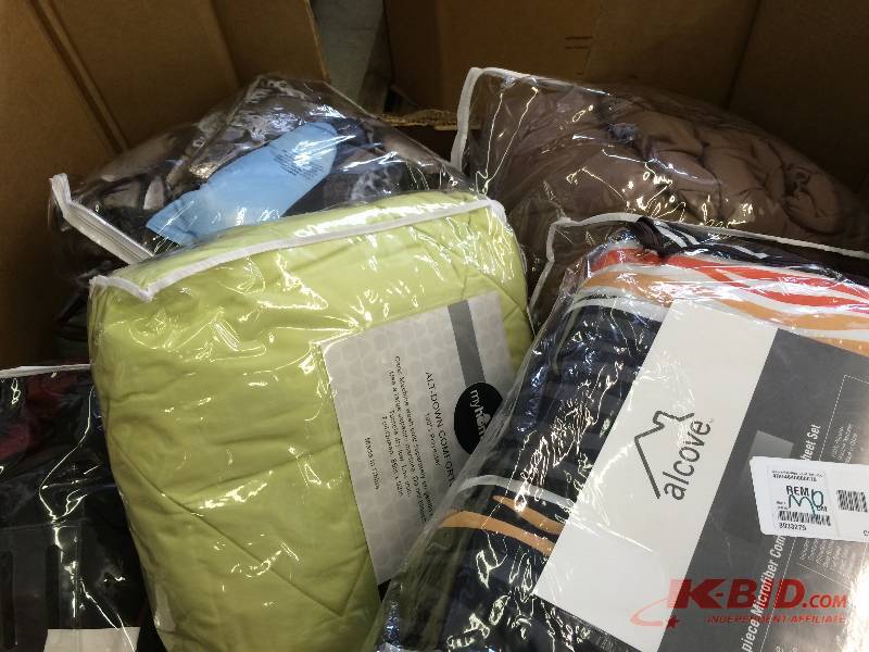 pallet of 30 Brand  new bedding sets ,pillow sets , chair or futon covers