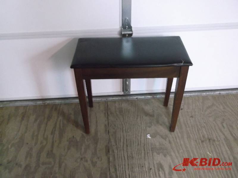 Piano bench