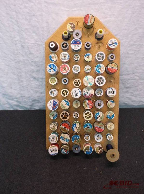 Thread spool holder