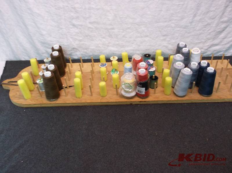 Thread spool holder
