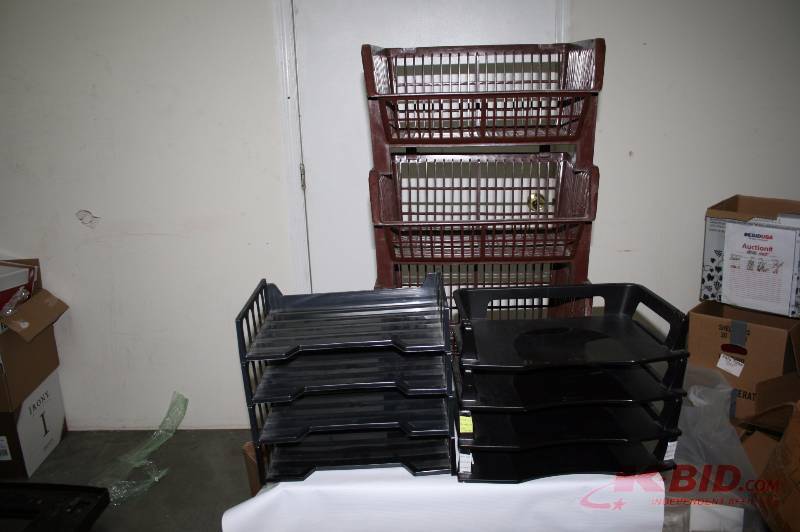 Plastic stacking bins
