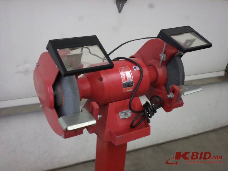 Milwaukee 115230Volt 1HP Bench Gri...
