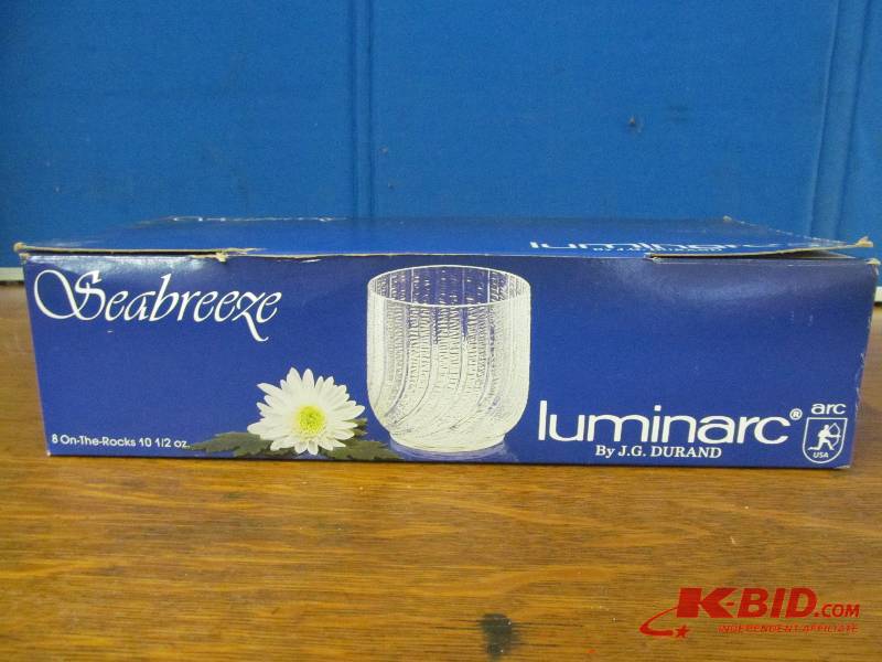 lot 13 image: Glasses