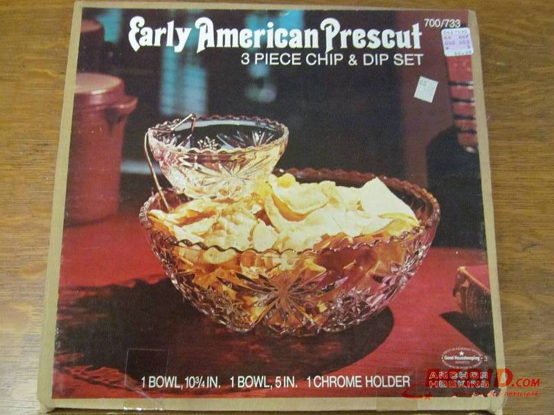 lot 14 image: Chip and dip set