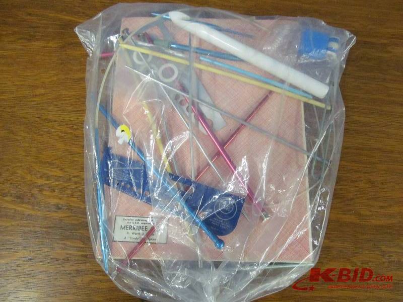 lot 17 image: Knitting supplies