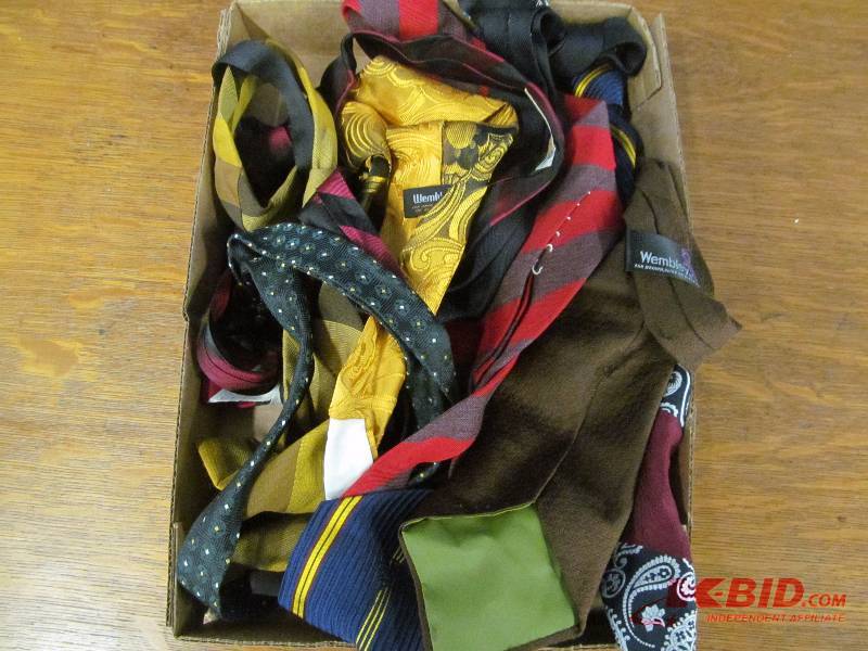 lot 18 image: Neck ties