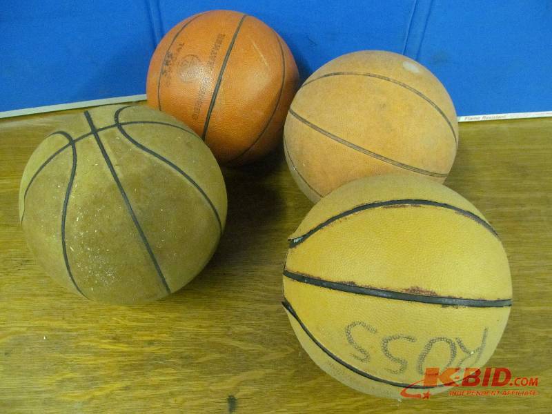 lot 26 image: Basketballs