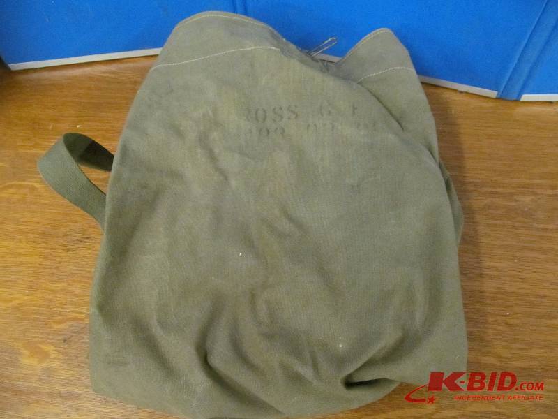 lot 43 image: Military Sea Bag