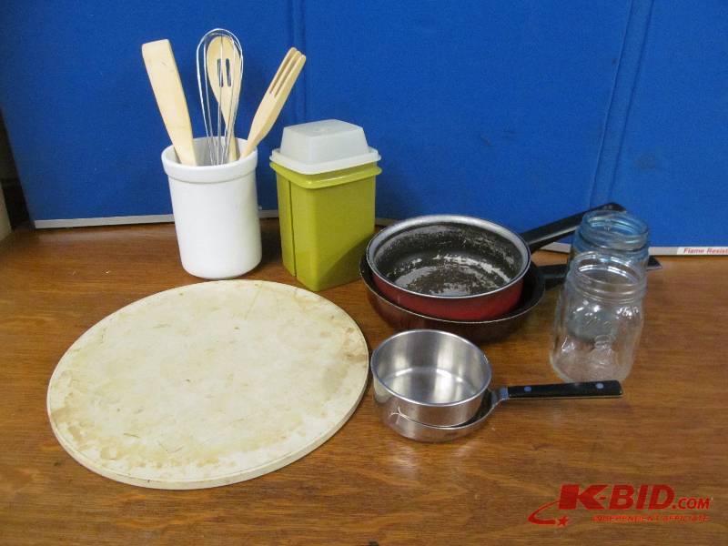 lot 54 image: Kitchen Supplies