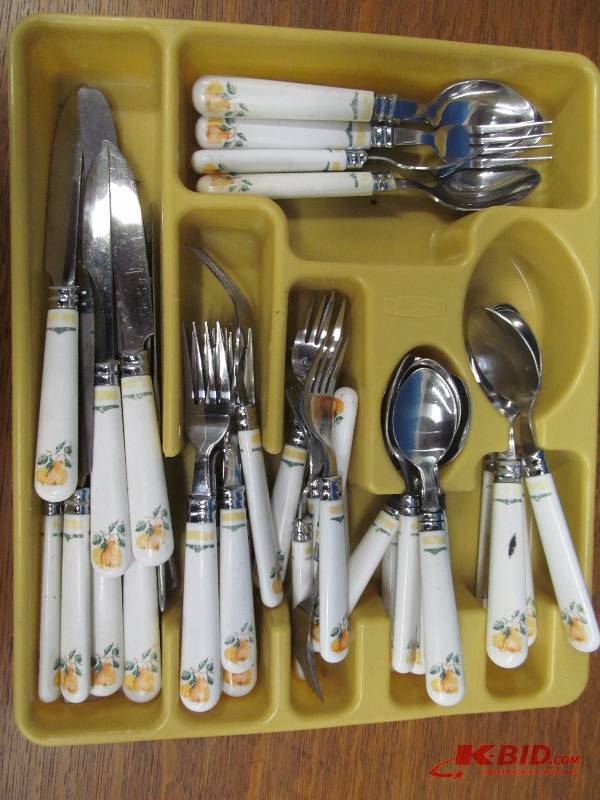 lot 80 image: Flatware set