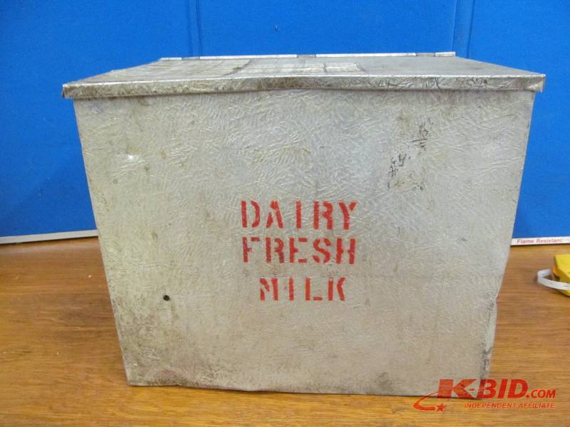 lot 90 image: Vintage