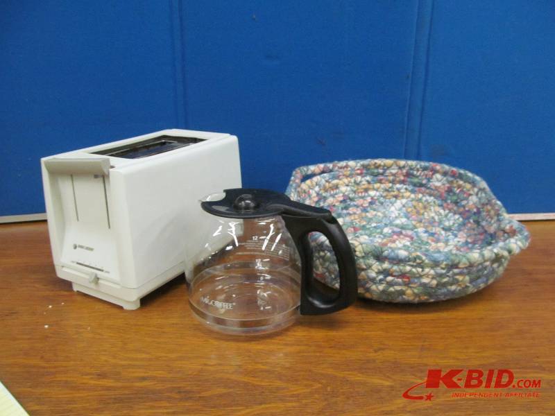 lot 92 image: Toaster