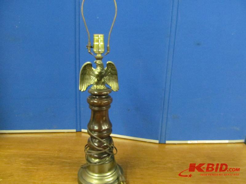 lot 4 image: Table Lamp