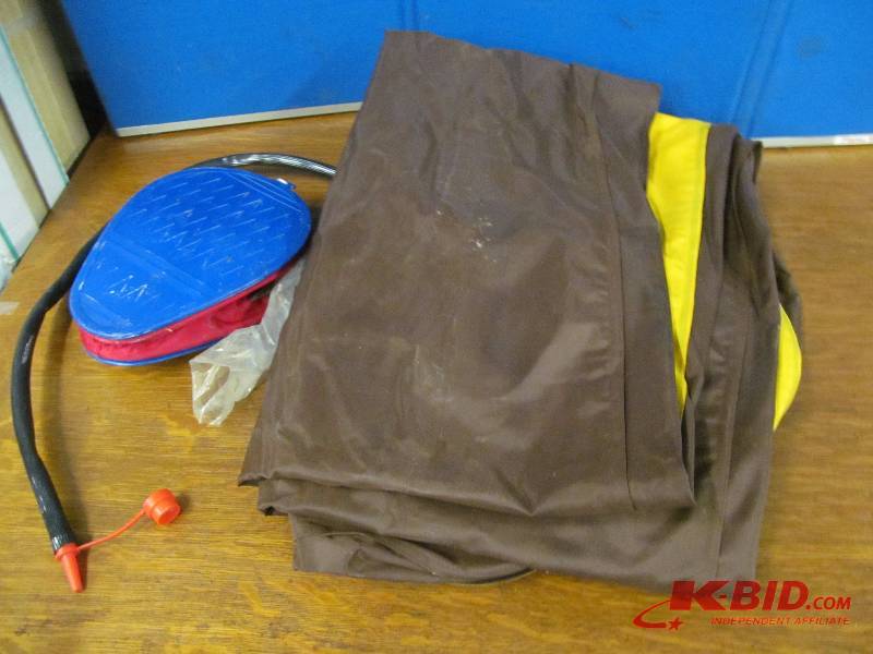 lot 40 image: Air mattress