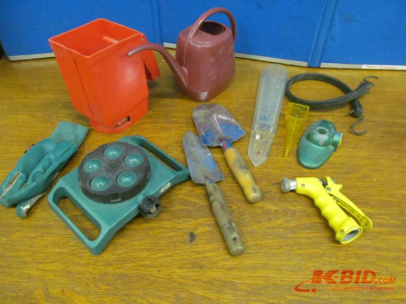 lot 114 image: Gardening Supplies