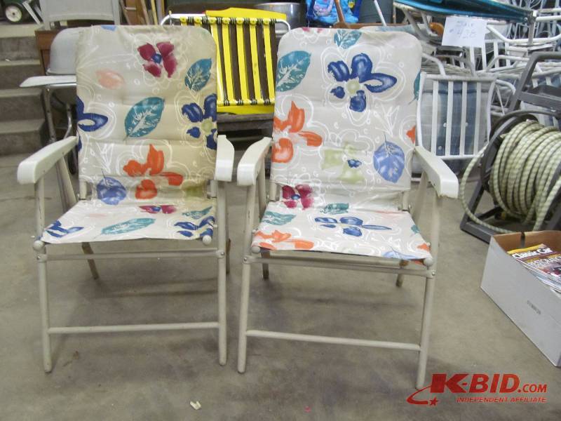 lot 118 image: Lawn chairs
