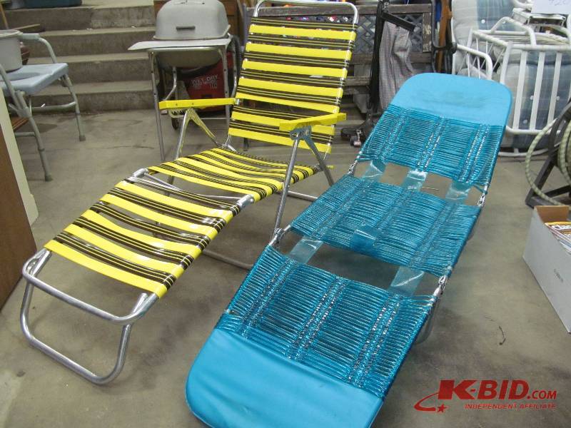 lot 119 image: Lawn chairs