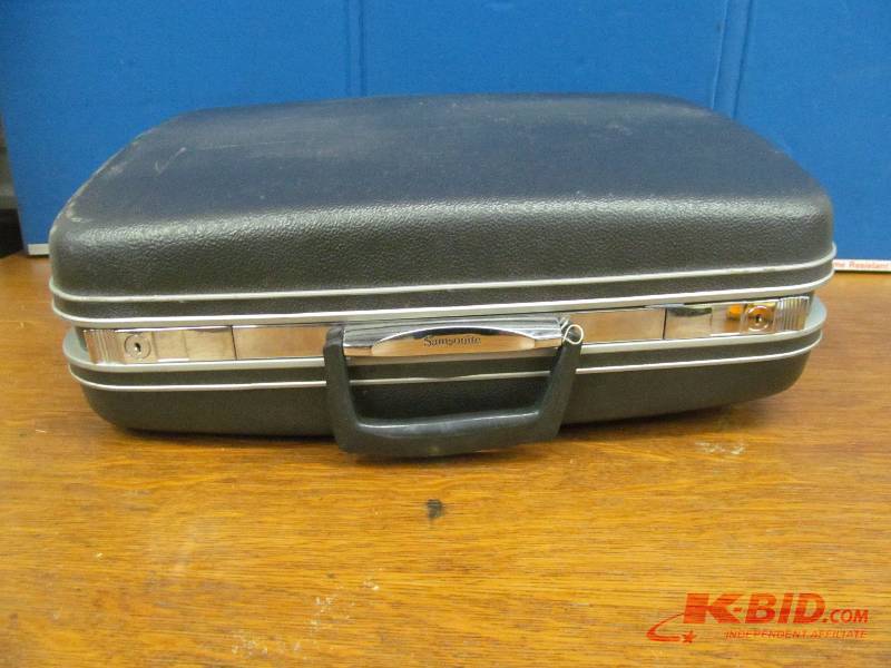 lot 125 image: Suitcase