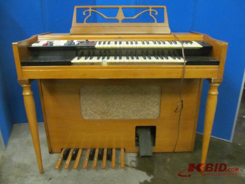 lot 147 image: Organ