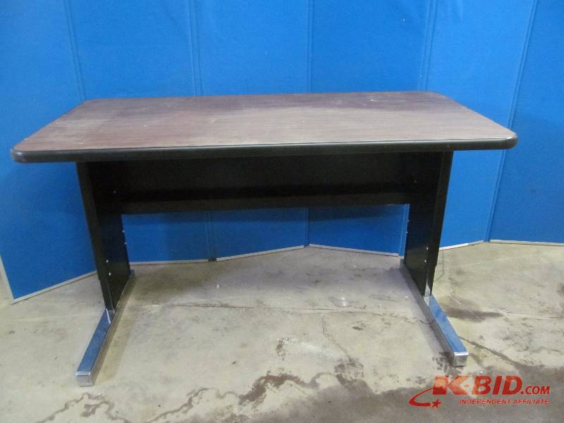 lot 152 image: Desk