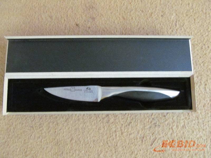 lot 185 image: Collection Knife