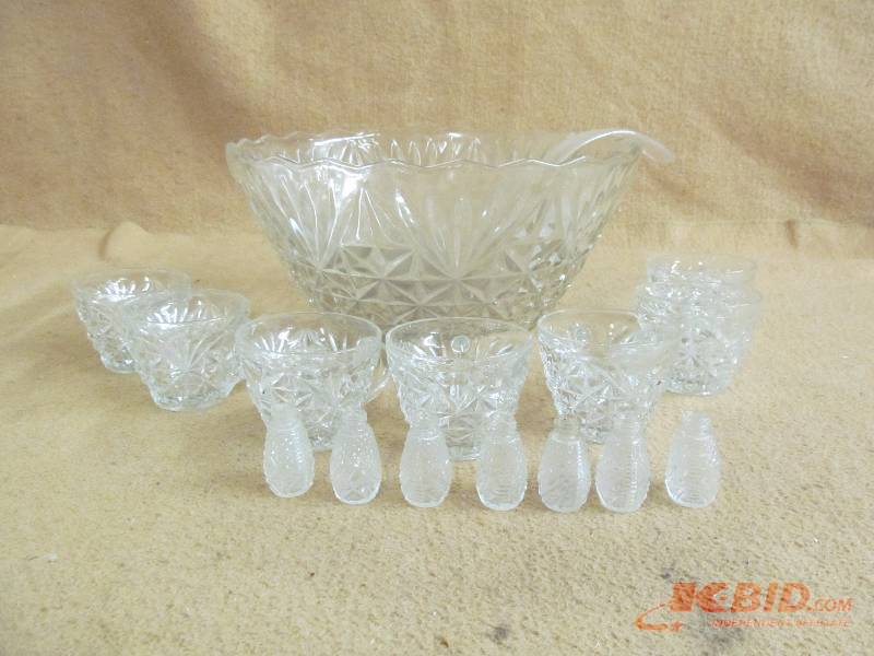 lot 210 image: Punch bowl