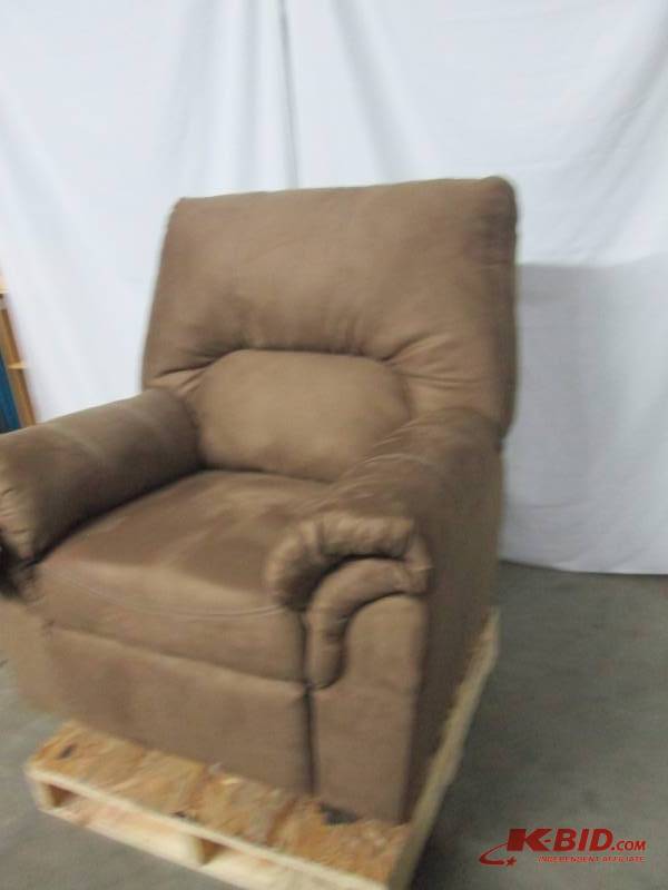 lot 22 image: Signature Design by Ashley Benjamin Rocker Recliner