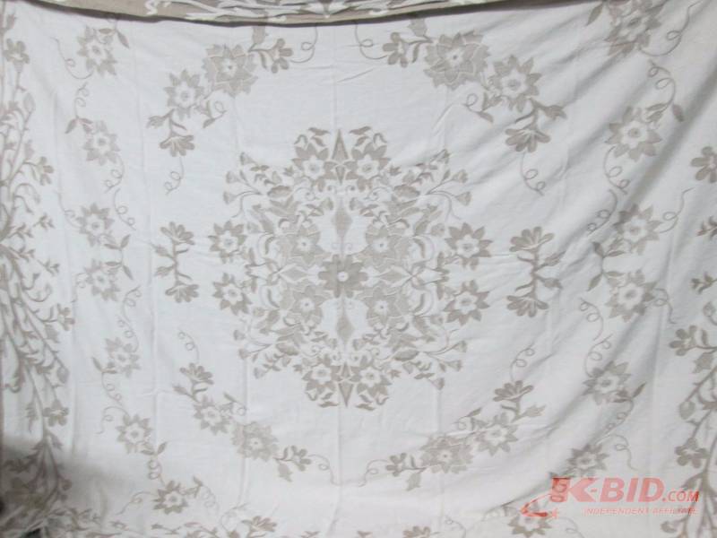 lot 23 image: Folklore Jacquard 3-pc. Bedspread Set - King