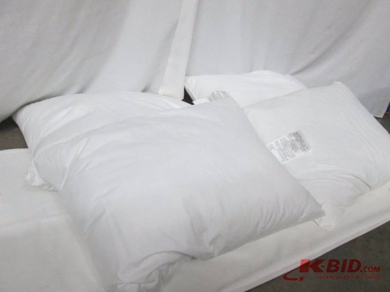 lot 26 image: McLeland Design Down Alternative Pillow - 4 Pack