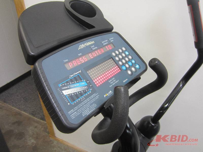 lot 7 image: Life Fitness 9500HR Elliptical